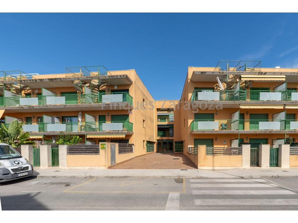 Cozy apartment located in Eucaliptus, just 400 metres from the beach, in a peaceful and privileged setting in the Ebro Delta.The property is located in a building constructed in 2005, on the first floor with a lift, and has 53 m² of usable floor area.It features a pleasant living-dining room with an open-plan kitchen and breakfast bar, creating a spacious, practical and bright area. The kitchen is equipped with a ceramic hob and oven.The apartment has two bedrooms with built-in wardrobes, a full bathroom and a practical small storage/laundry room.One of the property's main attractions is its south-facing terrace, offering sea views and views of the Ebro Delta landscape, perfect for enjoying the outdoors and the tranquillity of the surroundings.The apartment also has air conditioning.An excellent opportunity to enjoy a property by the sea, whether as a second home, permanent residence or investment, in a unique natural setting such as the Ebro Delta.*The stated price does not include expenses and taxes arising from the transfer, such as notarial, land registry and administrative fees, as well as any applicable taxes (Property Transfer Tax, Value Added Tax or Stamp Duty), which shall be borne entirely by the purchaser, in accordance with current legislation.Real estate agency fees are included in the agreed sale price.For information and consultation regarding the applicable tax regime, it is recommended to visit the website of the Catalan Tax Agency: https://atc.gencat.cat/ca/tributsThe information contained in this advertisement is for information and guidance purposes only and does not constitute a binding offer or contract under any circumstances. Finques Zaragoza Immobiliaria Delta de l’Ebre, SL., reserves the right to modify, update or correct the content of this advertisement at any time without prior notice.